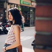 復古上身。偷穿媽咪衣服，用「穿搭」隔時代對談！