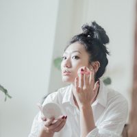 年底聚會爆增，讓「微霧感氣色」拉高人氣詢問指數！