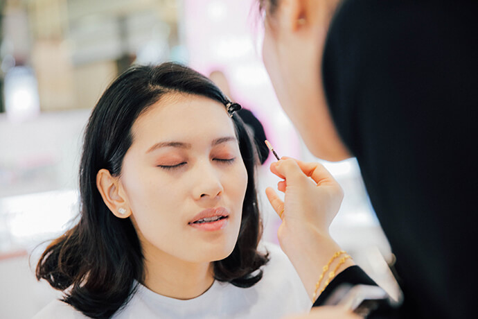 beauty-gentle-woman-makeup-look-for-chinese-new-year-06