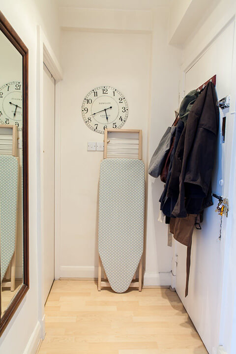 a-tiny-270-square-foot-shared-london-studio-9