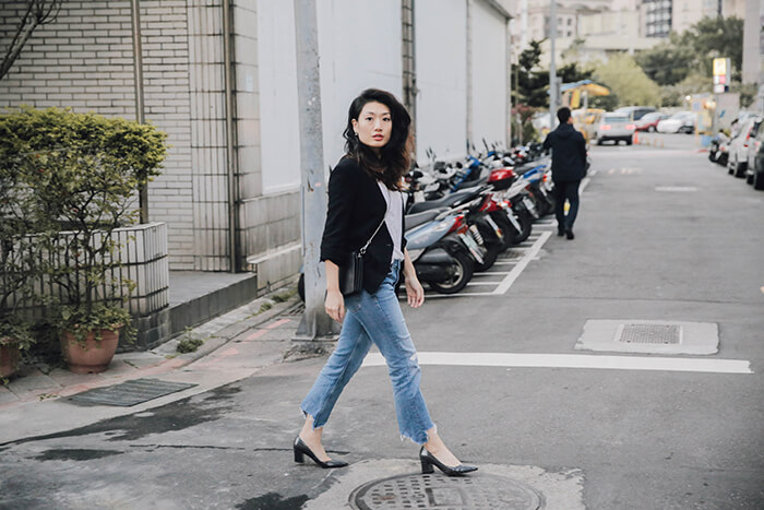 outfit-guide-to-wearing-jeans-at-work-12